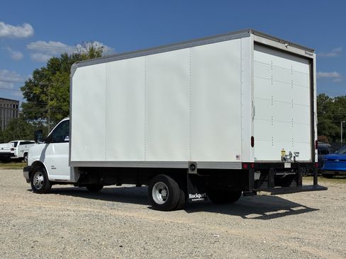 Used 2024 Chevrolet Express 4500 Extended w/ Power Convenience Package RWD image 14