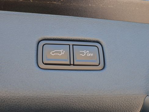 Used 2025 Kia Carnival EX FWD image 16