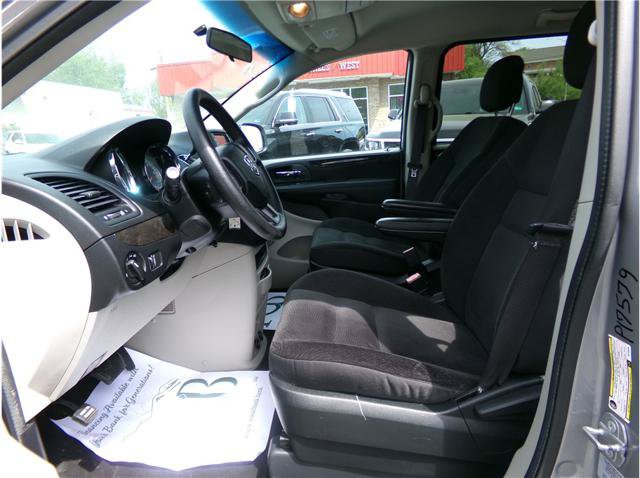 Used 2017 Dodge Grand Caravan SE FWD image 5