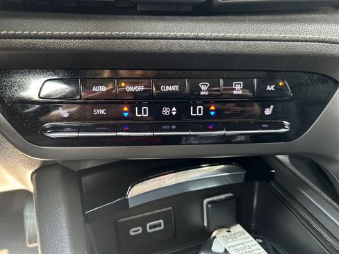 Used 2023 Buick Envision Essence FWD image 28