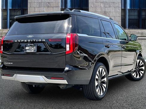 Used 2025 Ford Expedition Platinum w/ Driver's Package AWD/4WD image 11