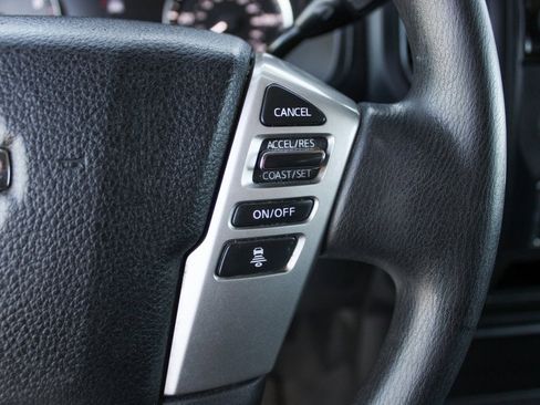 Used 2022 Nissan Titan SV image 22