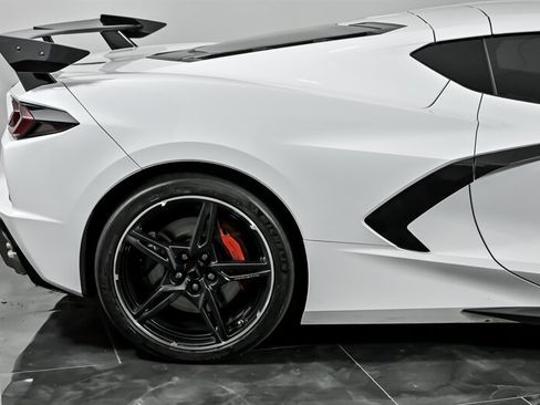 Used 2021 Chevrolet Corvette Stingray Coupe w/ Z51 Performance Package image 12