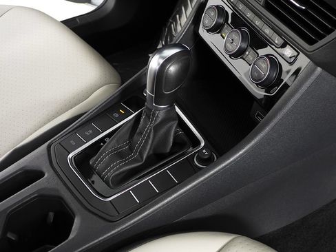Used 2019 Volkswagen Jetta R-Line FWD image 15