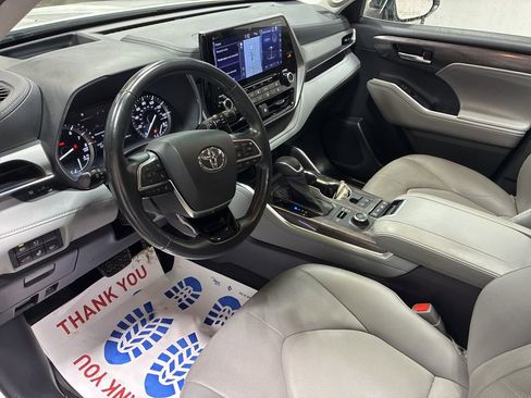 Used 2021 Toyota Highlander Platinum image 8