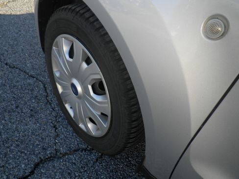 Used 2020 Ford Transit Connect XLT image 13