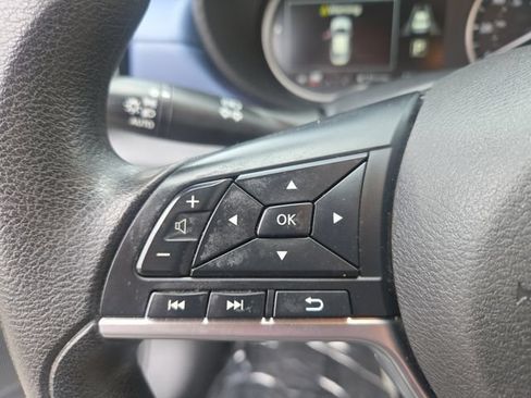 Used 2023 Nissan Versa SV FWD image 19