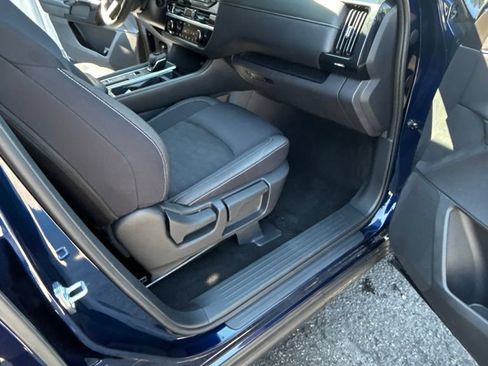 Used 2025 Nissan Pathfinder SV FWD image 15