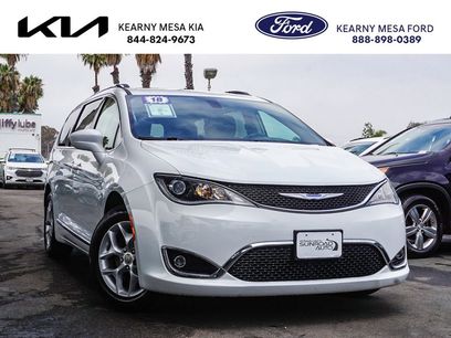 Used 2018 Chrysler Pacifica Touring-L w/ Tire & Wheel Group