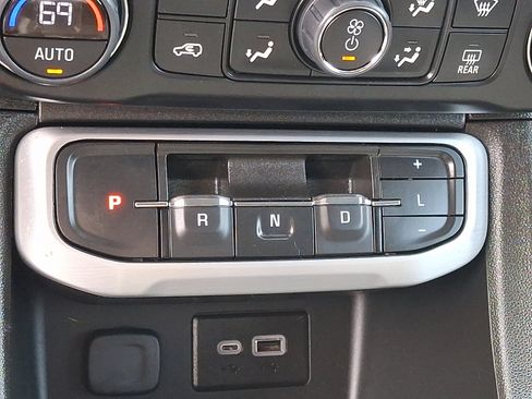 Used 2023 GMC Acadia SLE w/ Driver Convenience Package image 16