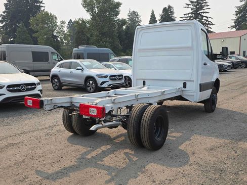 Used 2024 Mercedes-Benz Sprinter 3500 image 2