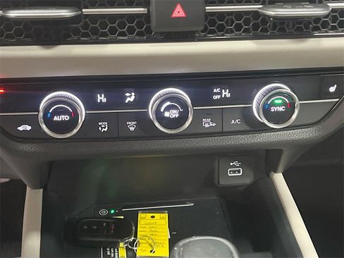 Used 2024 Honda HR-V EX-L image 15
