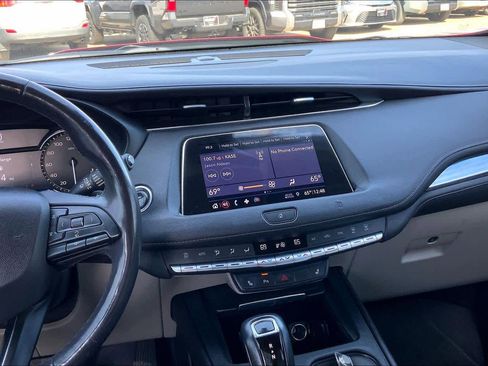 Used 2019 Cadillac XT4 Luxury w/ Cold Weather Package image 7