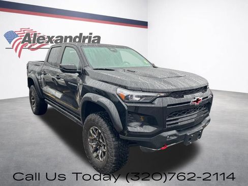 Used 2025 Chevrolet Colorado ZR2 w/ Technology Package AWD/4WD image 3