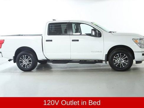 Used 2024 Nissan Titan SV w/ SV Convenience Package image 12