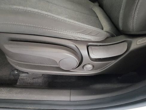 Used 2019 Hyundai Santa Fe SE image 16