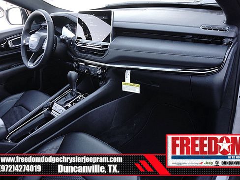 New 2026 Jeep Compass Latitude image 12