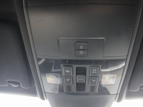 Used 2022 Volkswagen Atlas Cross Sport SEL image 12