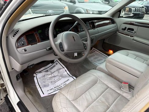 Used 2000 Lincoln Town Car Executive image 14
