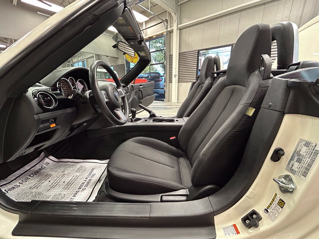 Used 2007 MAZDA MX-5 Miata Touring RWD image 42