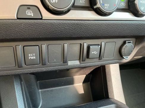 Used 2022 Toyota Tacoma SR5 image 21