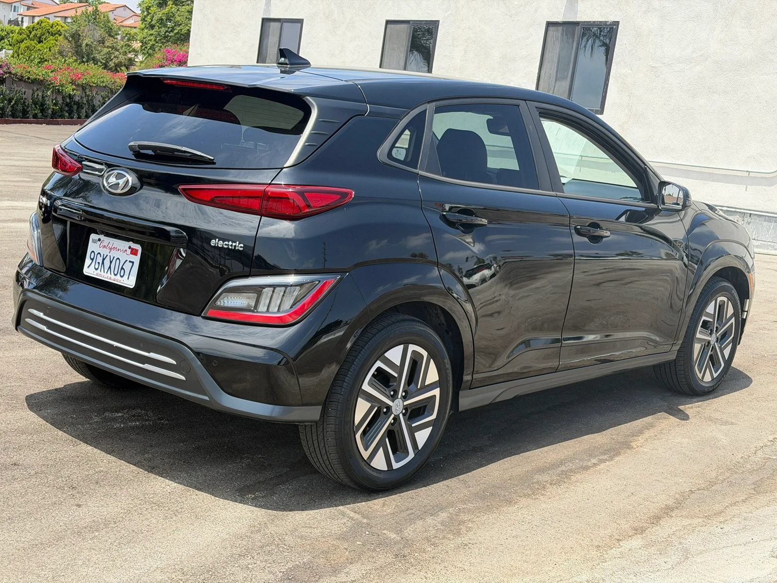 Used 2023 Hyundai Kona Limited FWD image 5