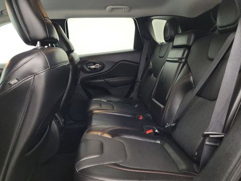 Used 2019 Jeep Cherokee Trailhawk AWD/4WD image 18