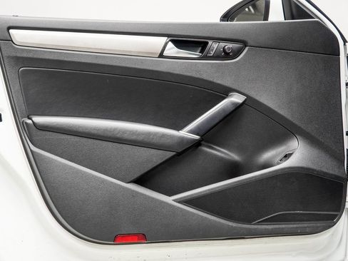 Used 2021 Volkswagen Passat 2.0T SE image 29