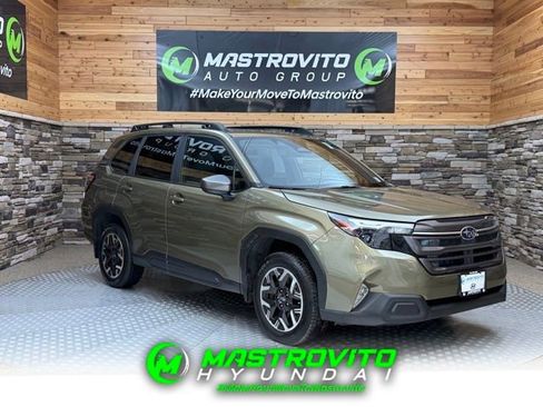 Used 2025 Subaru Forester Premium w/ Convenience Package #1 AWD/4WD image 1