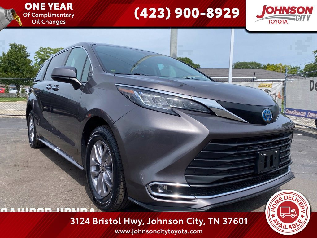 Used 2023 Toyota Sienna XLE FWD image 1