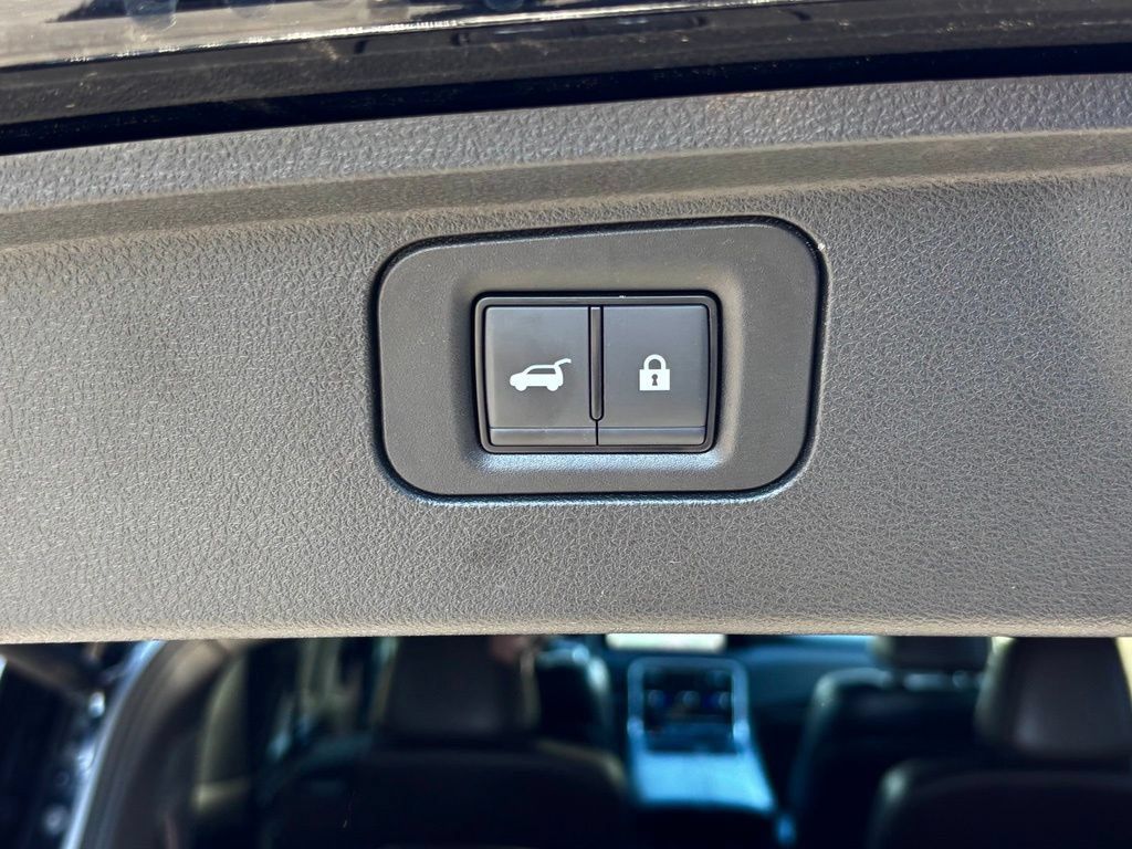 Certified 2025 Nissan Armada Platinum w/ Convenience Package RWD image 32