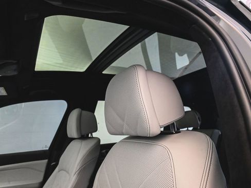 Used 2023 BMW X7 xDrive40i w/ Executive Package image 38