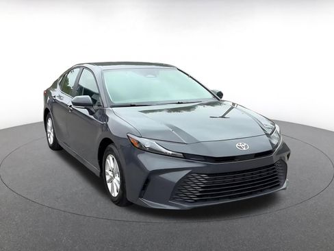 Used 2025 Toyota Camry LE image 2