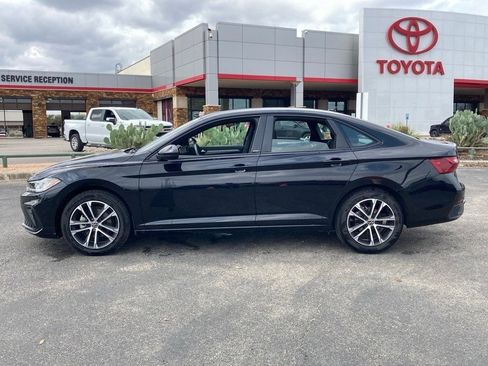 Used 2025 Volkswagen Jetta Sport image 8