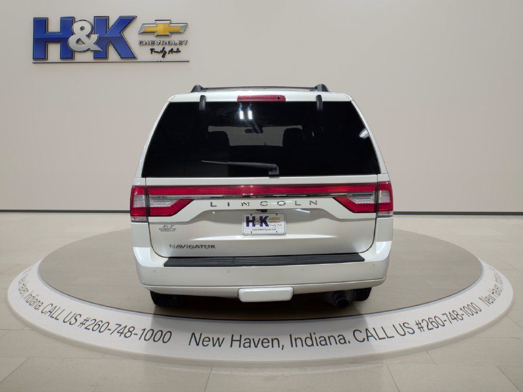 Used 2017 Lincoln Navigator Select AWD/4WD image 5