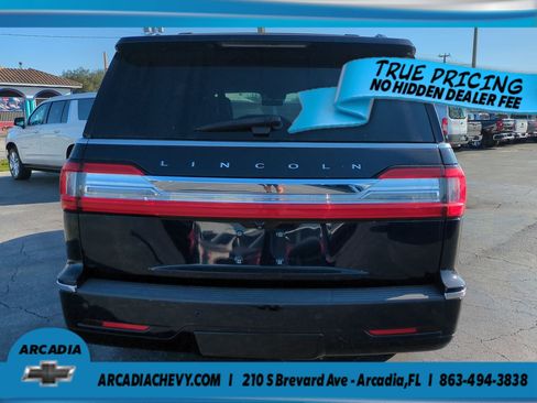 Used 2021 Lincoln Navigator Reserve w/ Luxury Package RWD image 5
