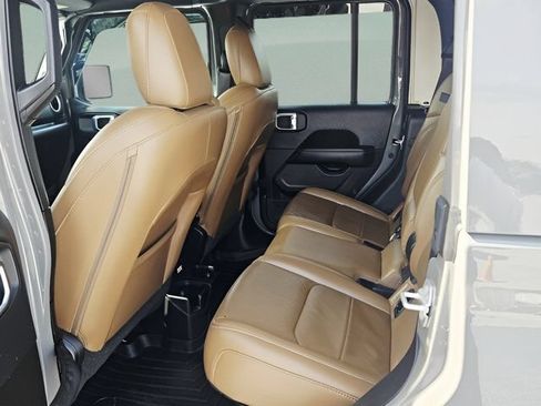 Used 2022 Jeep Gladiator Overland w/ Popular Equipment Package AWD/4WD image 10