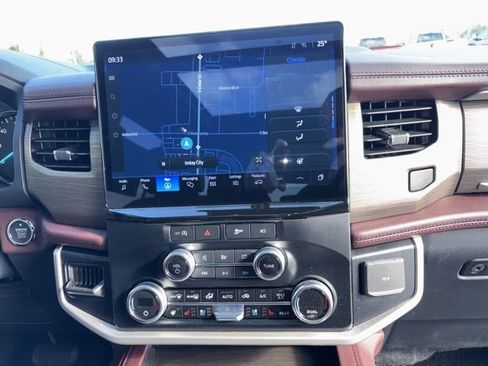 Used 2024 Ford Expedition Limited AWD/4WD image 9