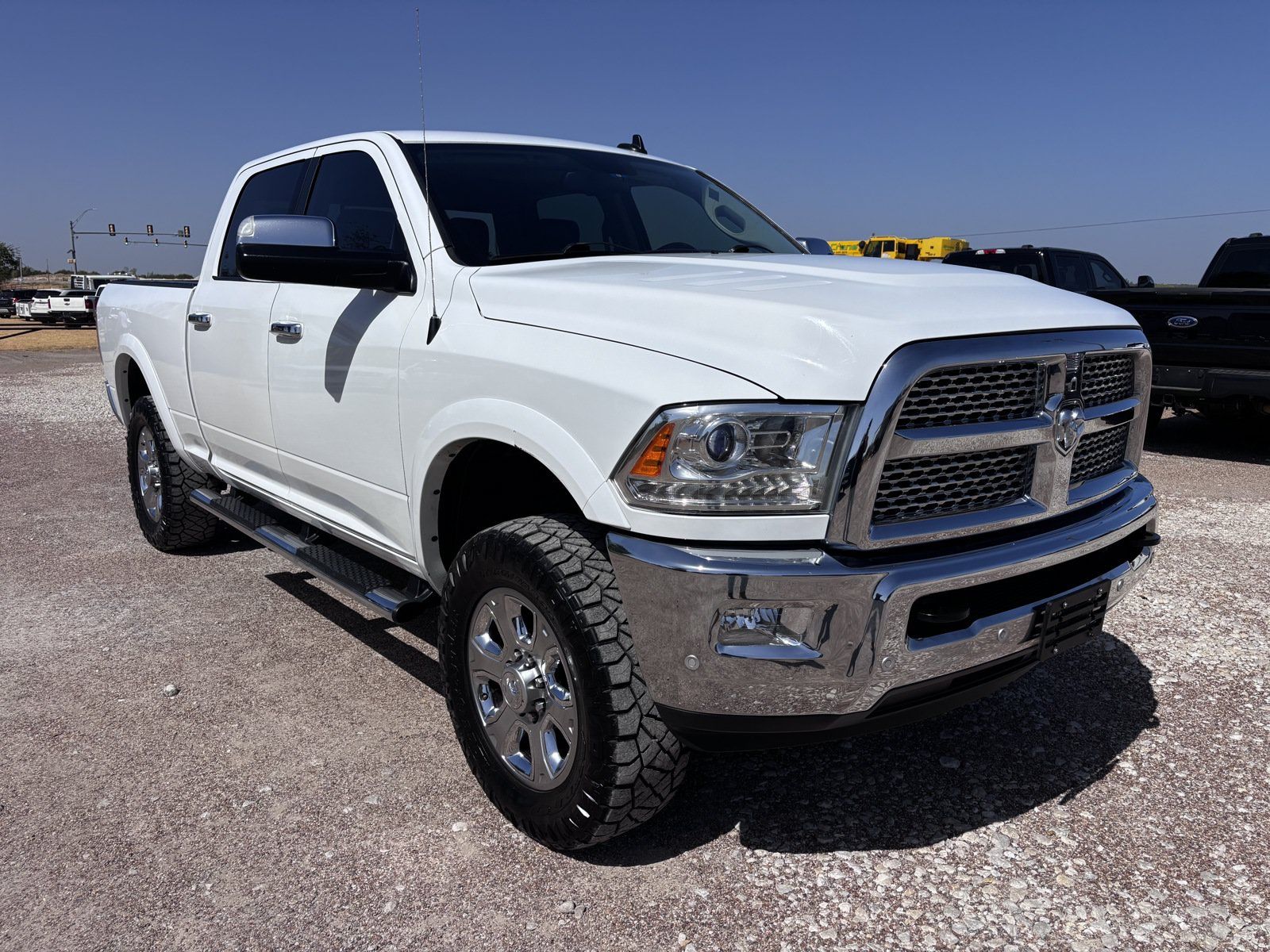 Used 2017 RAM 2500 Laramie w/ Convenience Group AWD/4WD image 9