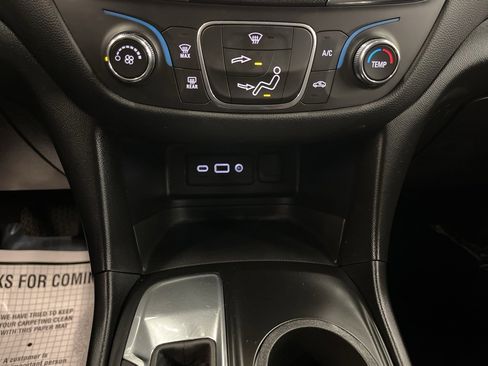 Used 2020 Chevrolet Equinox LT image 23