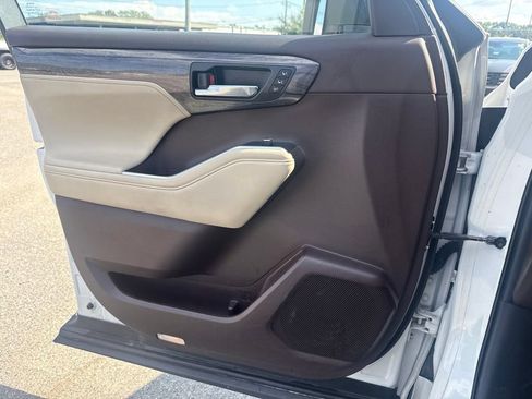 Used 2020 Toyota Highlander Limited AWD/4WD image 13