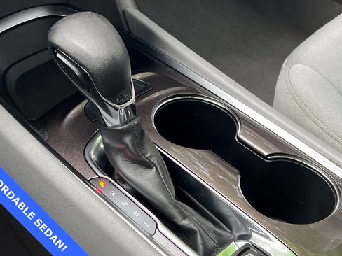 Used 2022 Chevrolet Malibu LT image 21