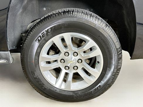 Used 2018 Chevrolet Suburban LT image 11