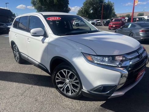 Used 2018 Mitsubishi Outlander SE FWD image 4