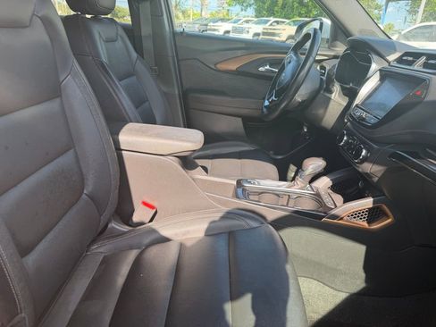 Used 2022 Chevrolet TrailBlazer ACTIV w/ Sun and Liftgate Package FWD image 11