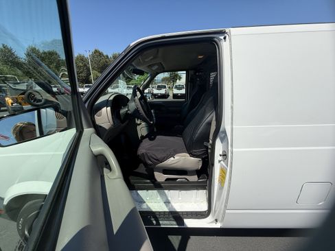 Used 2002 Chevrolet Astro RWD image 11