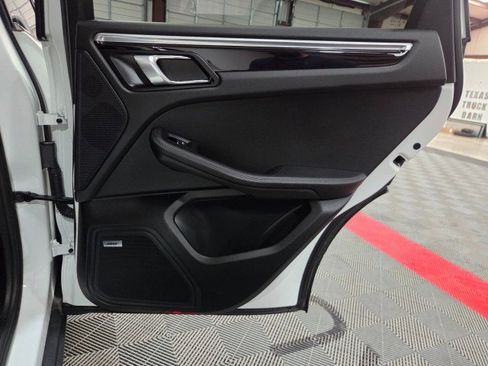 Used 2016 Porsche Macan S image 33