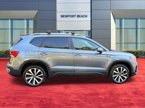 Used 2022 Volkswagen Taos SE FWD image 8