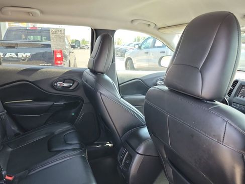 Used 2020 Jeep Cherokee Latitude Plus image 30