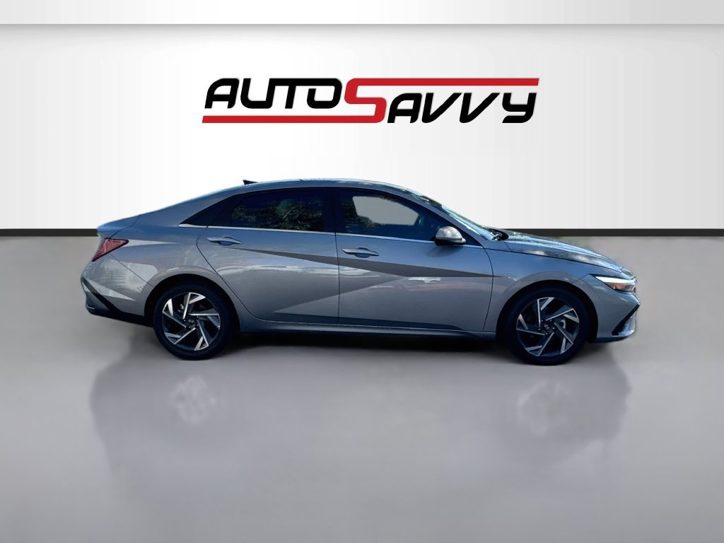 Used 2025 Hyundai Elantra SEL FWD image 8